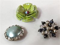 3 BEAUTIFUL VINTAGE BROOCHE, 1940s-1960s