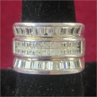.925 Silver Ring with Clear Stones sz 8, 0.36oz