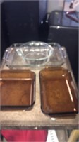 4 Pyrex dishes