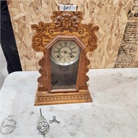 Gingerbread Clock w Pendulum & key untested as is