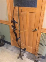 Bear Whitetail Hunter compound bow with arrows