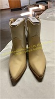 Universal thread boots, size 8