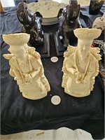 Pair of 2 Ivory Colored King and Queen Set