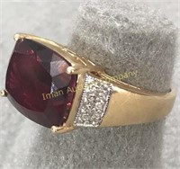 14kt Gold Ring with Ruby/Garnett & Diamond sz 8