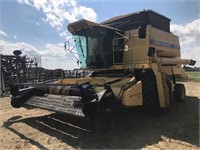TX36 NEW HOLLAND COMBINE, 3639 HRS SHOWING,