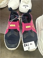 Kids Nike shoes size 1 used