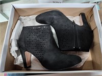 O x o x black heeled shoe boots size 6