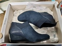 Croft & Barrow blue suede shoe boot 5.5
