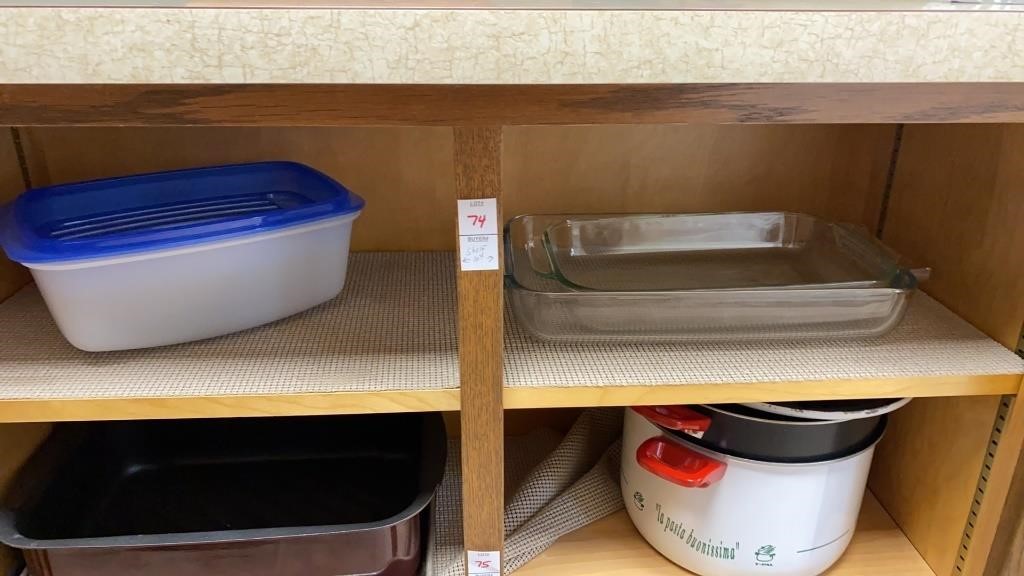 Shelf lot,  9 x 13 glass dish, 7 x 11 Pyrex