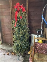 6 ft artificial Christmas tree in urn pot it's