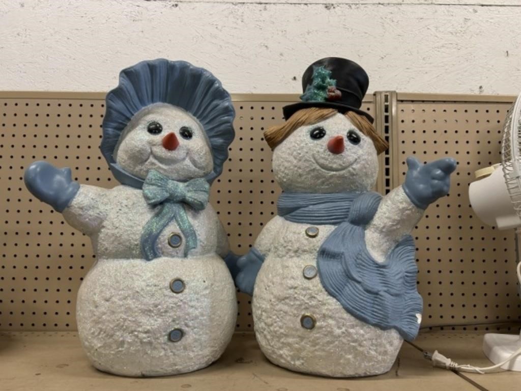 CERAMIC SNOW COUPLE-APPROX 20 INCHES TALL