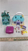 Polly pocket and Other play set lot.