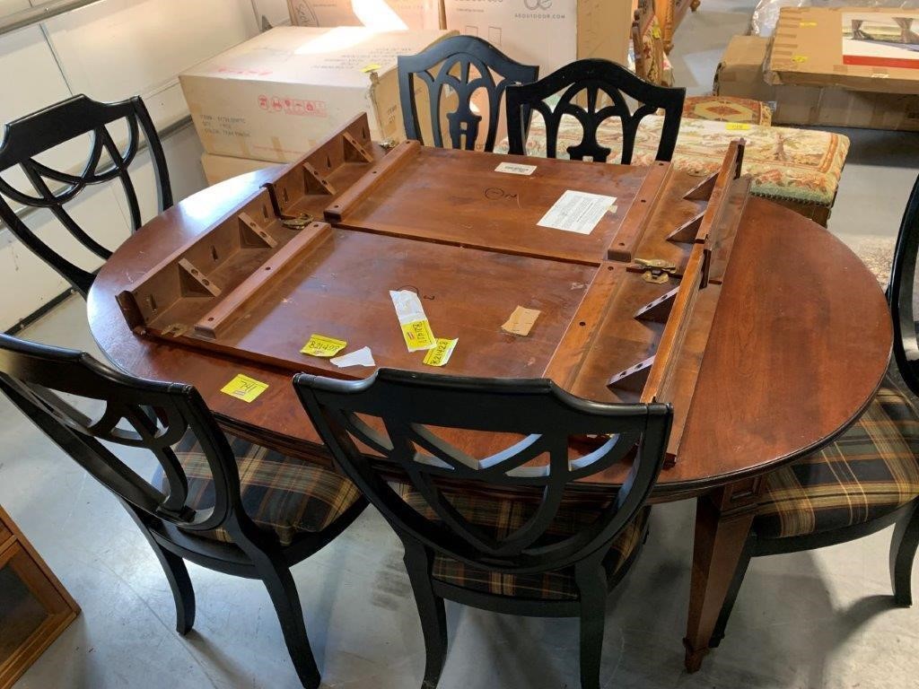 68" LONG DINING ROOM TABLE W/ 6 MATCHING CHAIRS