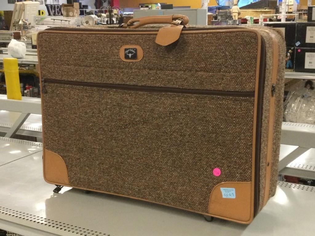 Sergio Valente Carpeted rolling luggage. 26x19x8