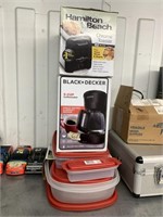 Lot with plastic food containers, black decker cof