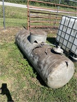200GAL PROPANE TANK WITH 2 REGULATERS