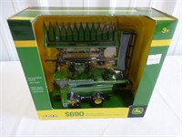 1/64 Scale S690 Tracked Combine w/ Heads