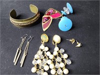 Vintage Costume Jewelry (Necklaces Watches & More)