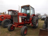 International 886 Tractor