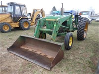 John Deere 2640 Tractor w/John Deere 146 Loader