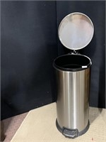 STAINLESS TRASH CAN WITH FLOOR PEDAL