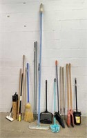 Selection of Yard Tools & Cleaning Supplies
