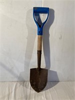 Small spade. Children’s or just short. 27” tall