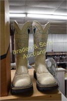 LIKE NEW LADIES SIZE 8.5 ARIAT BOOTS.