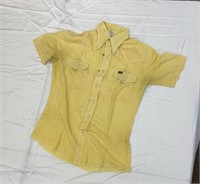 Wrangler size m button up shirt