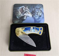 Howling Wolves Stainless Collectible Knife in Tin