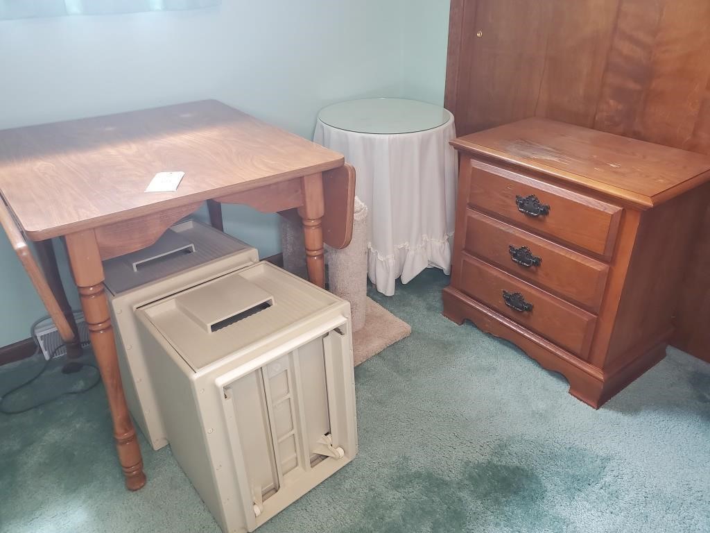 SMALL FURNITURE