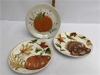Three plates with pumpkins and turkey