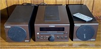 Yamaha CRX-040 Bookshelf CD Receiver w/ Speakers