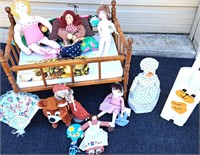 CHILD'S DOLL CRIB & ASSORTED DOLLS & CAT HOLDER