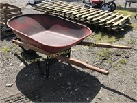 METAL WHEELBARROW