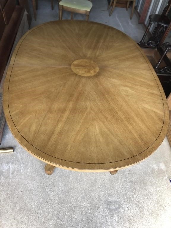 Oval dining table with 2 leaves & 8 chairs