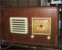Vintage General A M Vacuum Tube R C A Radio