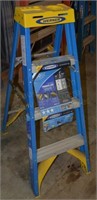 New Werner Blue 4ft Fiberglass Step Ladder