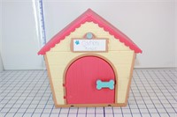 PLASTIC DOGHOUSE TOY