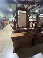Traditional dresser w/ mirror