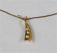 10kt Gold 3 Pearl Peas in a Pod Necklace