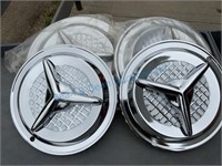 Set a 4, 15 inch tri bar hubcaps