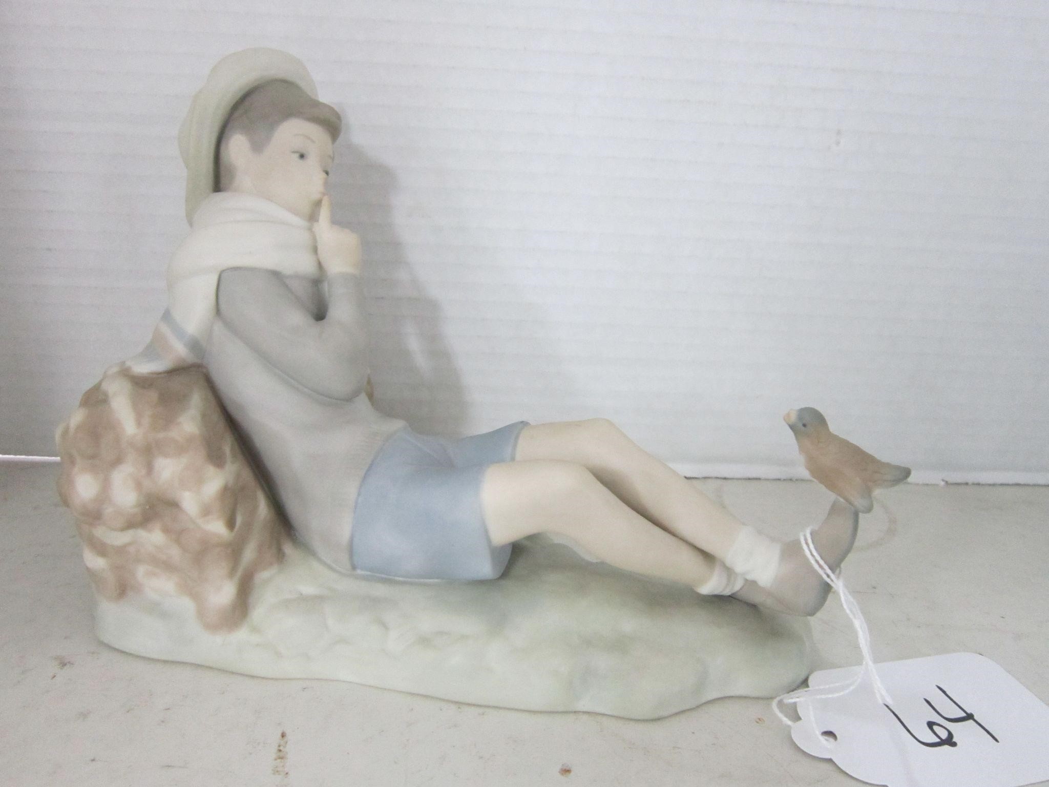 LLADRO PORCELAIN FIGURINE