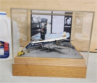United Plane Diorama w Plexiglass Case