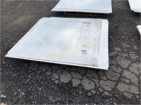 d1 pallet of misc size diamond plate