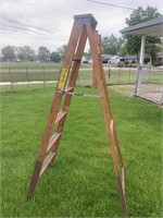 6’ wooden step ladder