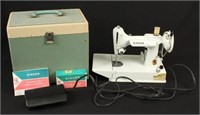 Singer Featherweight 221K Portable Sewing Machine