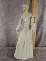 ROYAL DOULTON DEMURE HN 3045 FIGURINE 1985