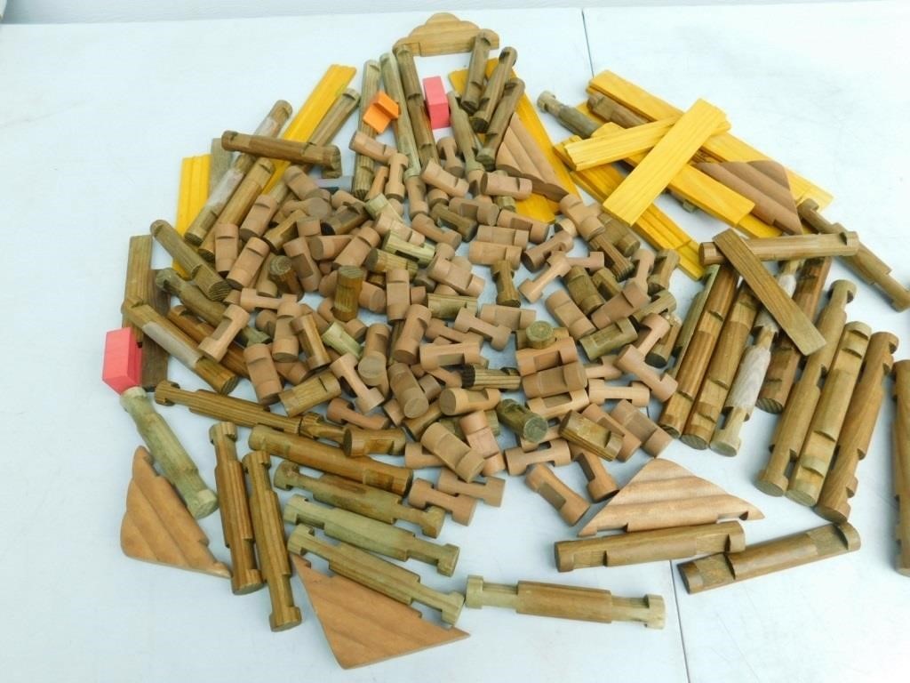 Another lot of Vintage Lincoln logs.