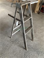 4 ft wooden ladder